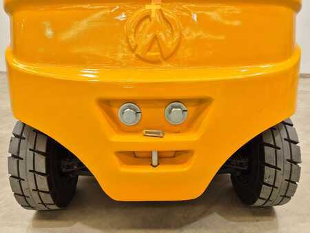 Eléctrica de 4 ruedas 2025  MB Forklift EFL253 (8)
