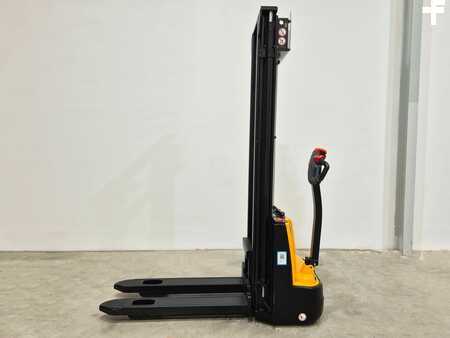 Apilador eléctrico 2024  MB Forklift ESA121 2S360 (1)
