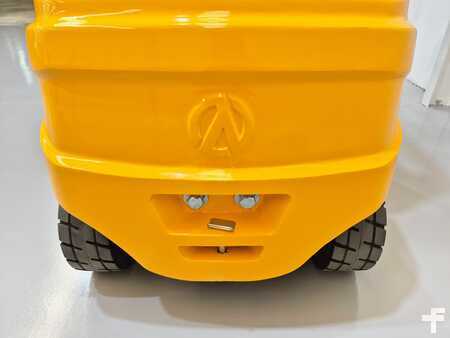 Elektro čtyřkolový VZV 2025  MB Forklift EFL303 (10)