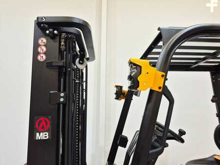 Elektro čtyřkolový VZV 2025  MB Forklift EFL303 (15)