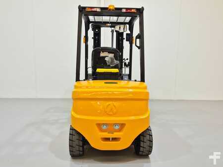 Elektro čtyřkolový VZV 2025  MB Forklift EFL303 (3)