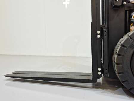 Elektro čtyřkolový VZV 2025  MB Forklift EFL303 (6)