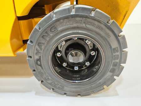 Elektro čtyřkolový VZV 2025  MB Forklift EFL303 (9)