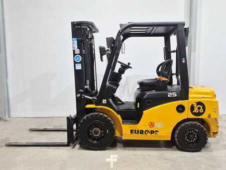 Dieselový VZV 2024  MB Forklift CPCD25T8 G51 (1)
