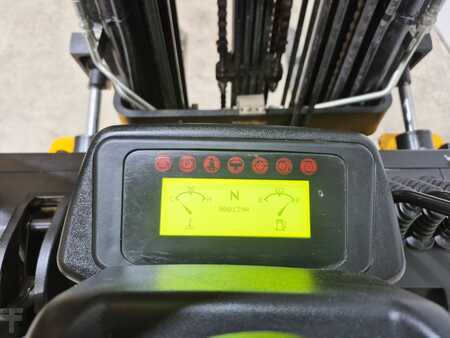 Dieselový VZV 2024  MB Forklift CPCD25T8 G51 (15)