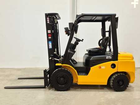 Dieselový VZV 2024  MB Forklift CPCD25T8 G51 (1)