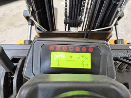 Dieselový VZV 2024  MB Forklift CPCD25T8 G51 (10)