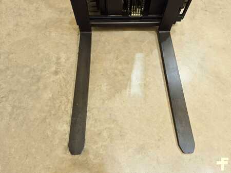 Dieselový VZV 2024  MB Forklift CPCD25T8 G51 (11)