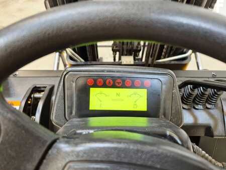 Dieselový VZV 2024  MB Forklift CPCD25T8 G51 (10)