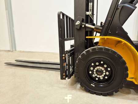 Dieselový VZV 2024  MB Forklift CPCD25T8 G51 (8)