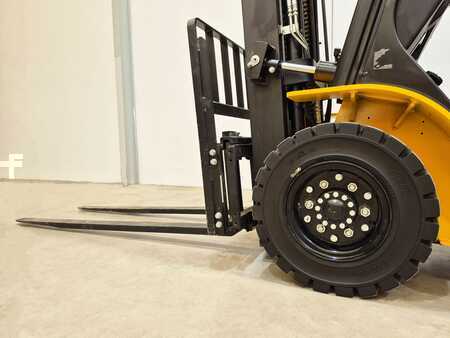 Dieselový VZV 2024  MB Forklift CPCD25T8 G51 (7)