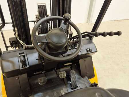 Dieselový VZV 2024  MB Forklift CPCD25T8 G51 (9)