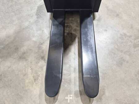 Gerbeurs 2025  CAT Lift Trucks NSP12QLDI Litio (6)