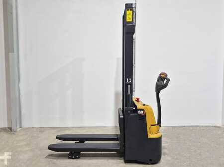 Stacker pedestre 2025  CAT Lift Trucks NSP12QLDI Litio (1)