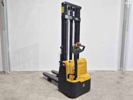 Stacker pedestre 2025  CAT Lift Trucks NSP12QLDI Litio (2)