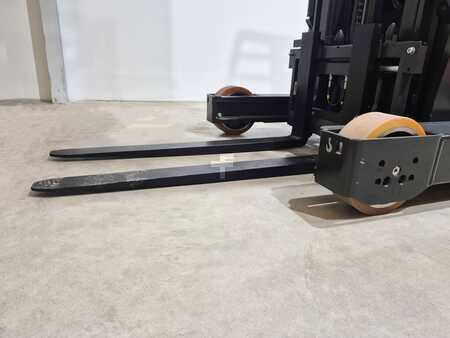 Retráctil - CAT Lift Trucks NR16N3H Litio (7)