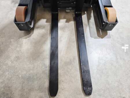 Retráctil 2025  CAT Lift Trucks NR16N3H Litio (6)