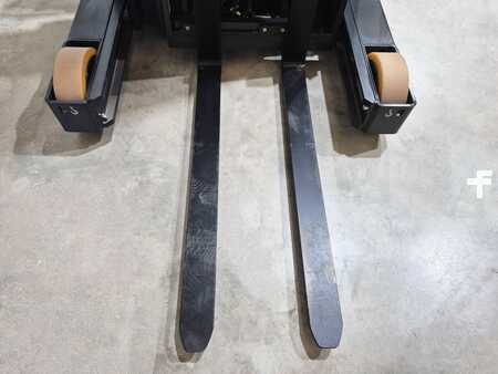 Retráctil 2025  CAT Lift Trucks NR16N3H Litio (7)