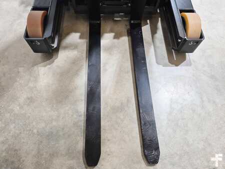 Retráctil 2025  CAT Lift Trucks NR16N3H Litio (6)