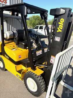Propane Forklifts 2019  Yale GLP040MXNEAE082 (5)