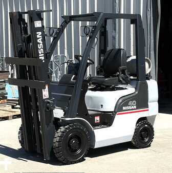 Propane Forklifts - Nissan MP1F1A20LV (1)