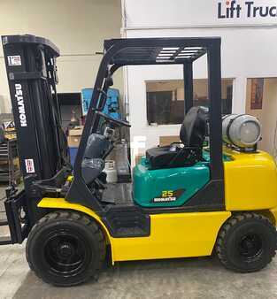 Propane Forklifts 2004  Kalmar P50 (1)