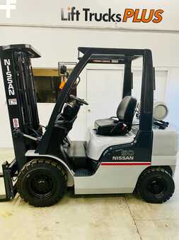 Propane Forklifts 2011  Nissan MP1F2A25LV (1)