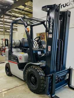 Propane Forklifts 2011  Nissan MP1F2A25LV (4)