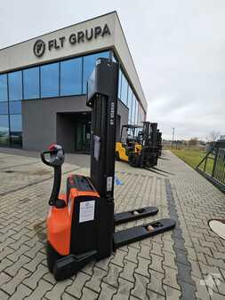 Pallet Stackers 2014  Toyota SWE140 (3)