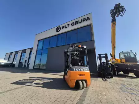 Elektryczne 3-kołowe 2020  Toyota 8FBEK18T (4)