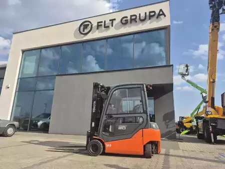 Elektryczne 4-kołowe 2020  Toyota 8FBM20T (3)