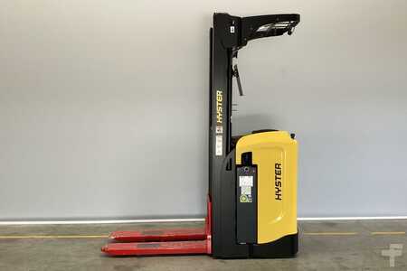 Stacker com assento 2023  Hyster RS1.6 (6)