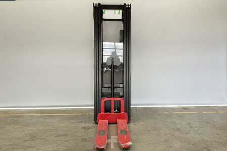 Stacker com assento 2023  Hyster RS1.6 (3)