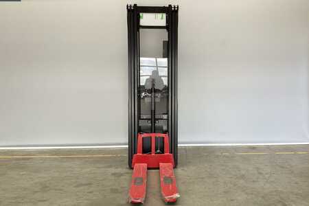 Stacker com assento 2022  Hyster RS1.6 (3)