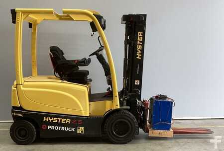 Chariot 4 roues électrique 2020  Hyster J2.5XN (3)
