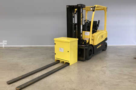Electric - 4 wheels 2022  Hyster J3.50XN (1)