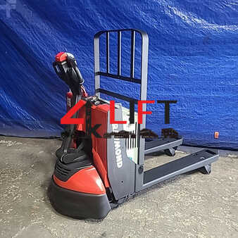 Electric Pallet Jacks-Raymond-8210