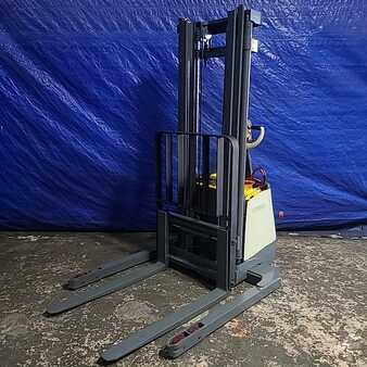 Pallet Stackers 2015  Crown SX3000-40 (4)