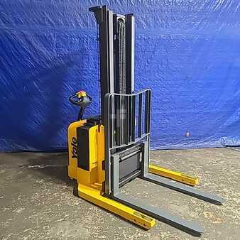 Pallet Stackers 2012  Yale MSW040 (2)