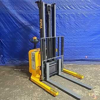 Pallet Stackers 2015  Yale MSW040 (2)