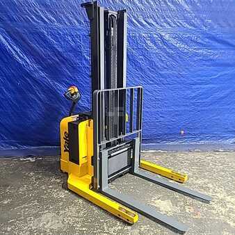 Pallet Stackers 2009  Yale MSW040 (2)