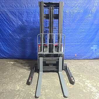 Pallet Stackers 2015  Raymond RSS40 (3)