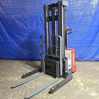 Pallet Stackers 2015  Raymond RSS40 (4)