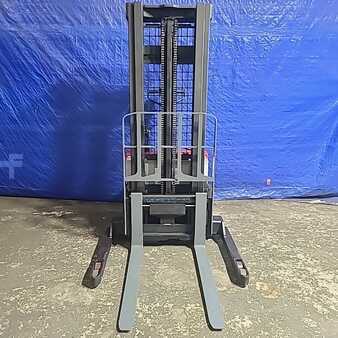 Pallet Stackers 2016  Raymond RSS40 (6)