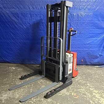 Pallet Stackers 2016  Raymond RSS40 (7)