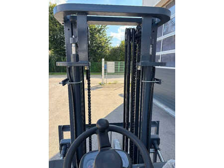 Diesel heftrucks 2025  Plus Power Dieselstapler 2500kg, 3000mm (9)