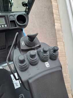 Elektryczne 3-kołowe 2025  Cesab B 213 (8)