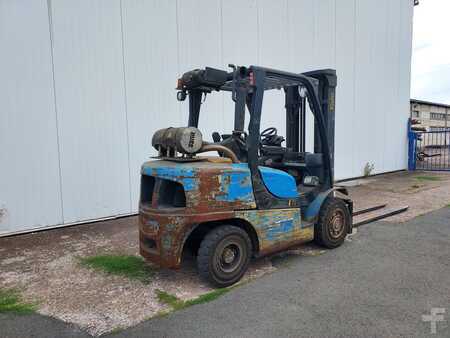 Diesel Forklifts 2009  Yale GDP 40 VX 6 VALUE (2)