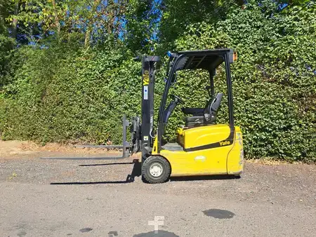 Elektryczne 3-kołowe 2021  Yale ERP 16 VT SWBF (1)