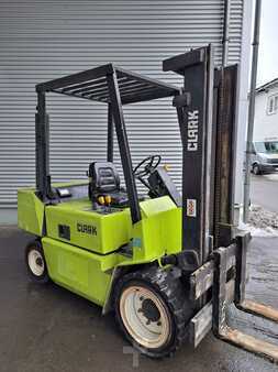 Carrelli elevatori diesel 1990  Clark DPM 30 N (1)